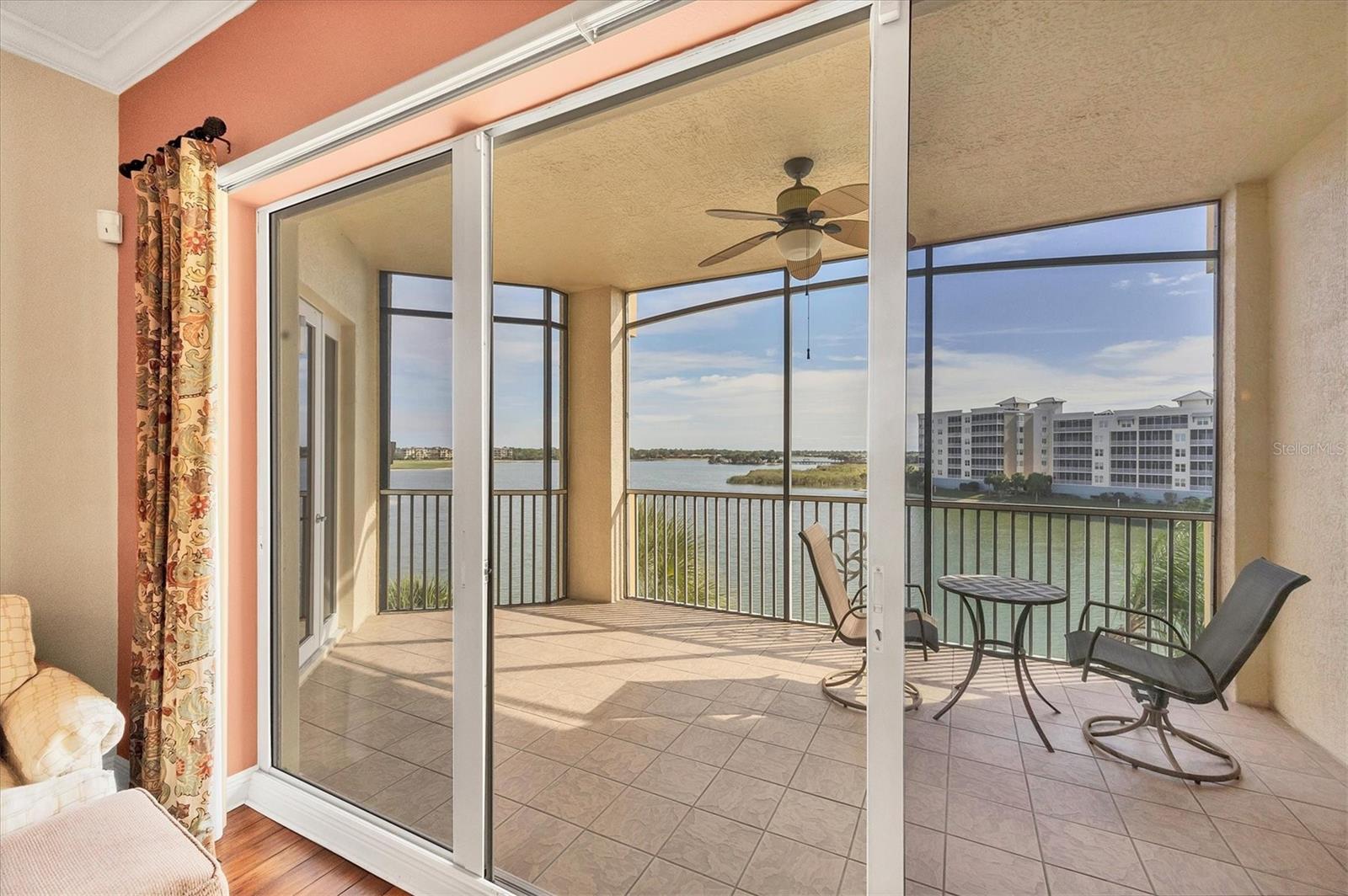 Image 10 of 66 For 6310 Watercrest Way  402