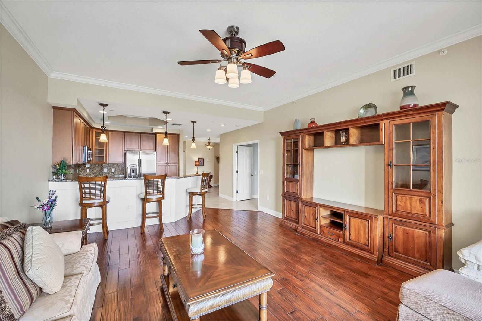 Image 11 of 66 For 6310 Watercrest Way  402