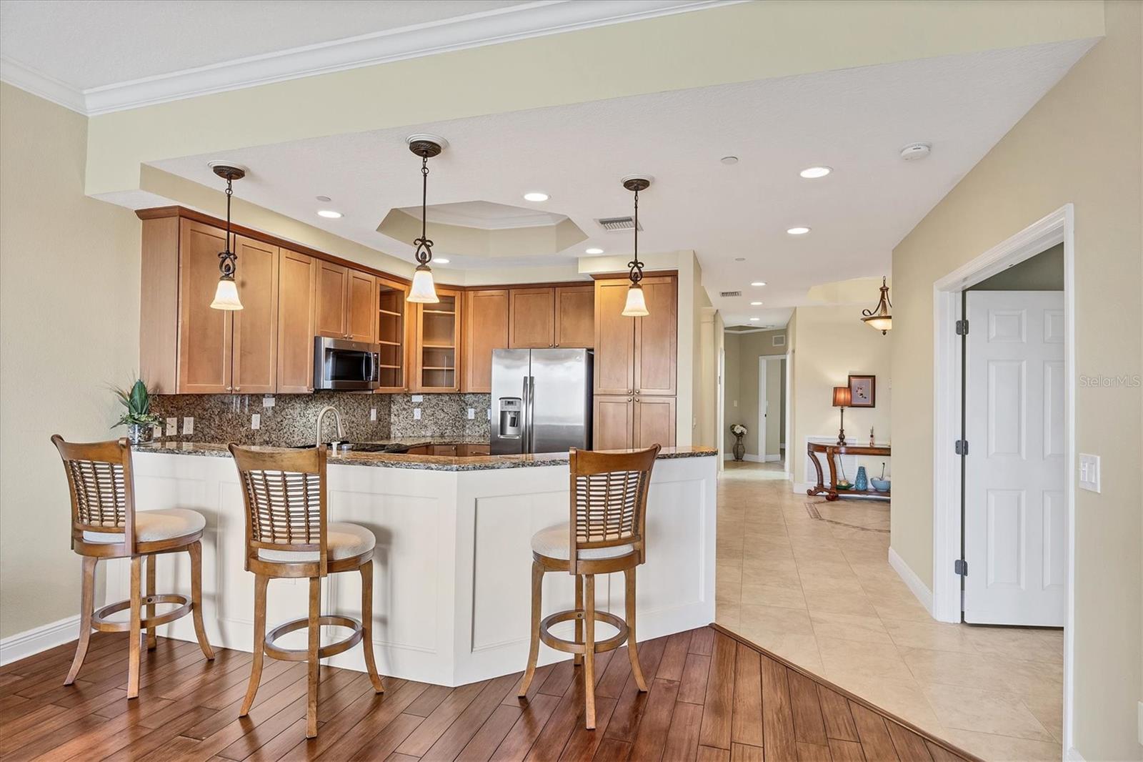 Image 12 of 66 For 6310 Watercrest Way  402