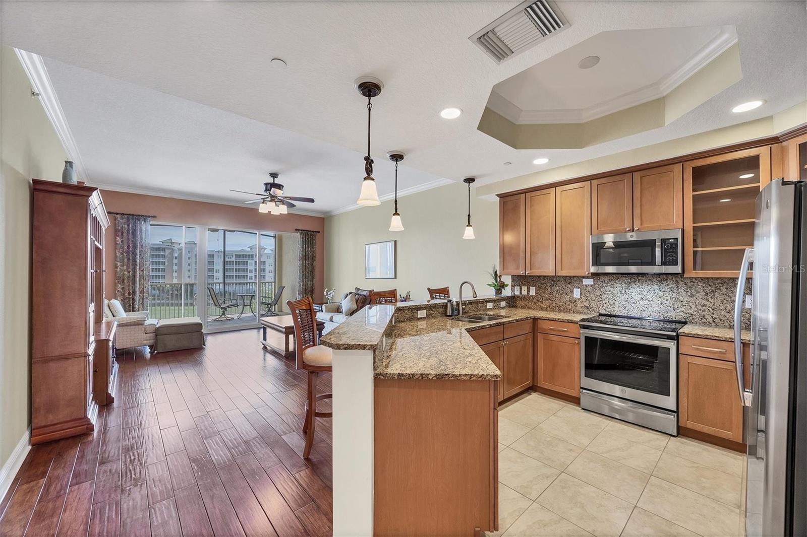 Image 13 of 66 For 6310 Watercrest Way  402