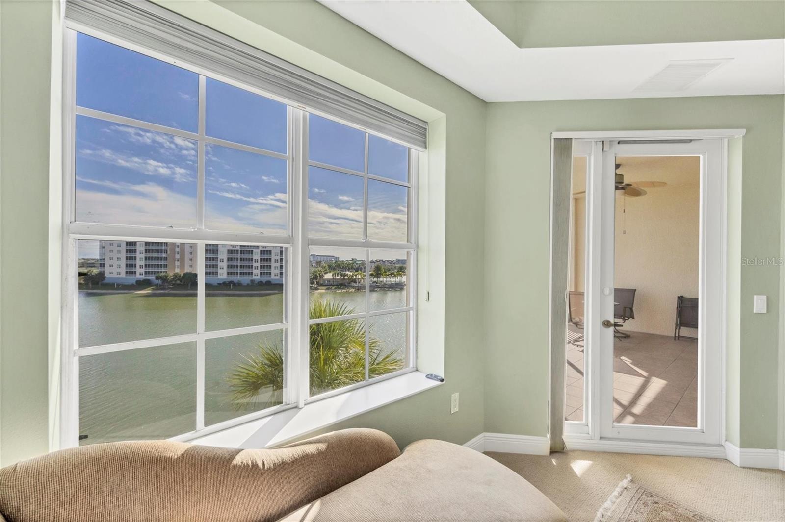 Image 19 of 66 For 6310 Watercrest Way  402