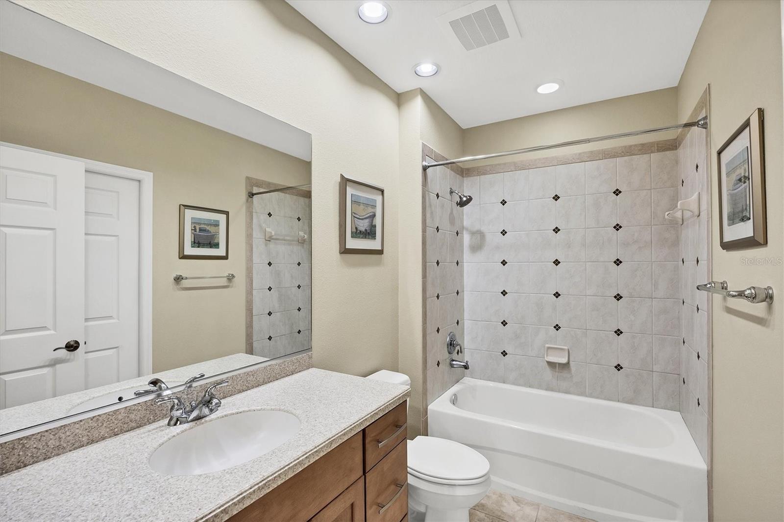 Image 28 of 66 For 6310 Watercrest Way  402