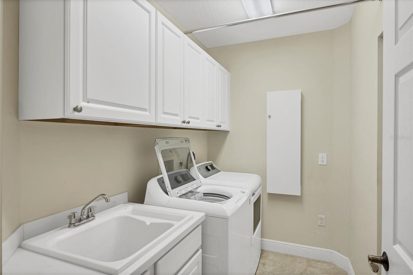 Image 31 of 66 For 6310 Watercrest Way  402