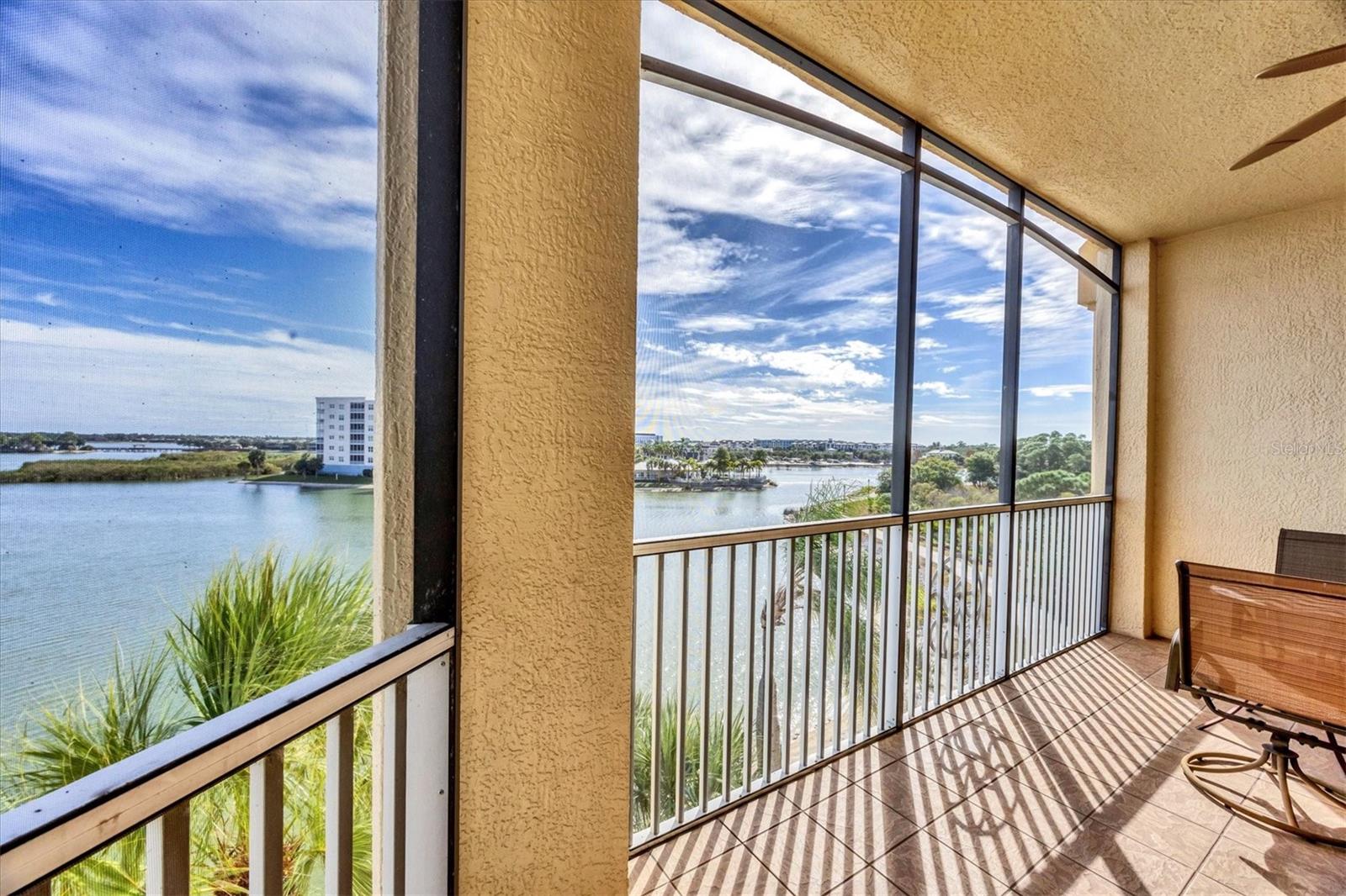 Image 33 of 66 For 6310 Watercrest Way  402