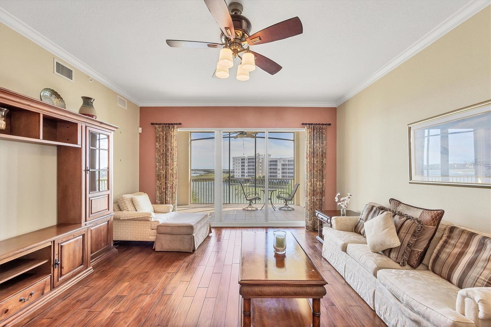 Image 7 of 66 For 6310 Watercrest Way  402