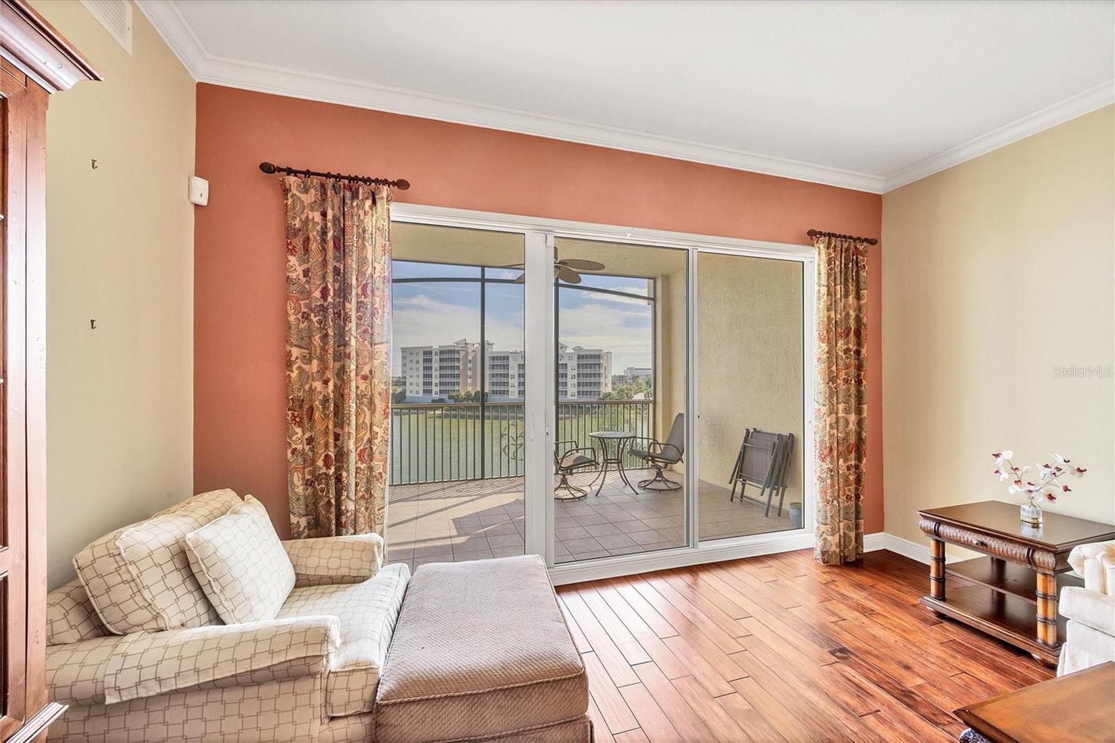 Image 9 of 66 For 6310 Watercrest Way  402