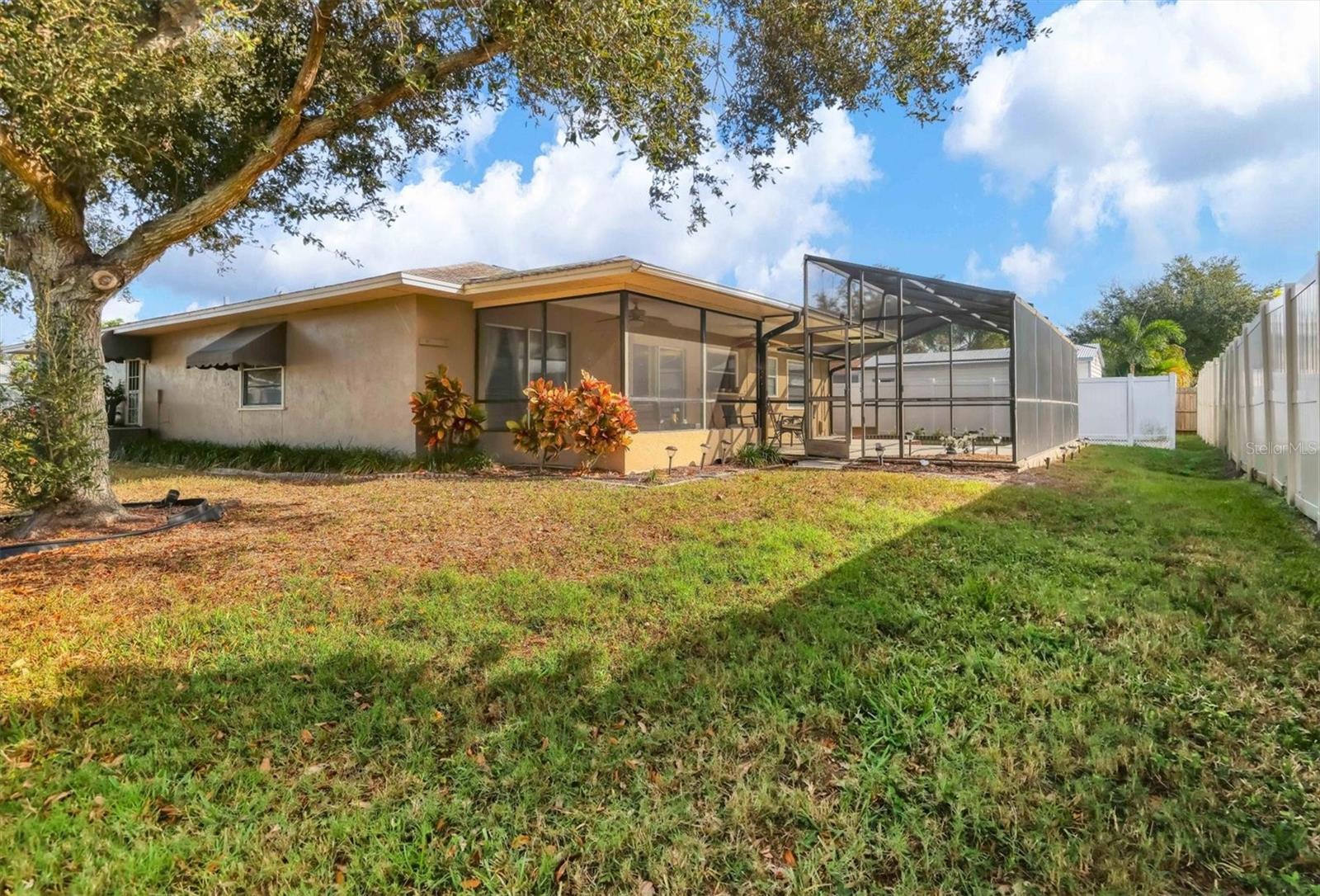 Image 25 of 31 For 5307 18th Avenue W