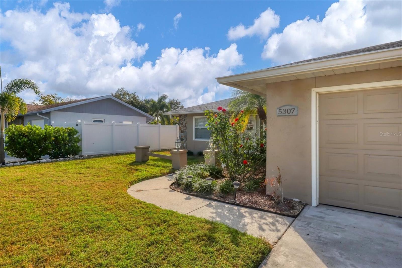 Image 3 of 31 For 5307 18th Avenue W