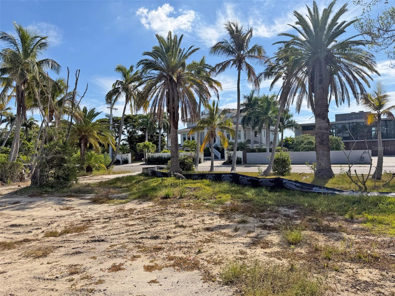 Image 3 of 6 For 831 Siesta Drive