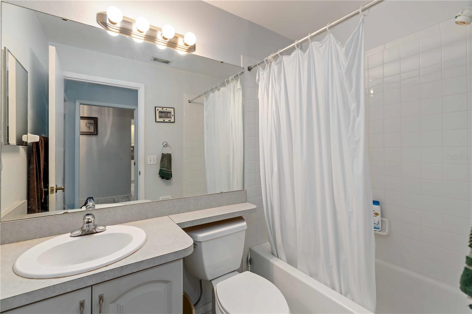 Image 19 of 24 For 4248 Marseilles Avenue 3247