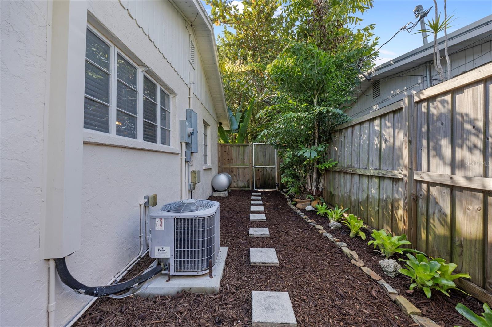 Image 30 of 54 For 839 40th Street