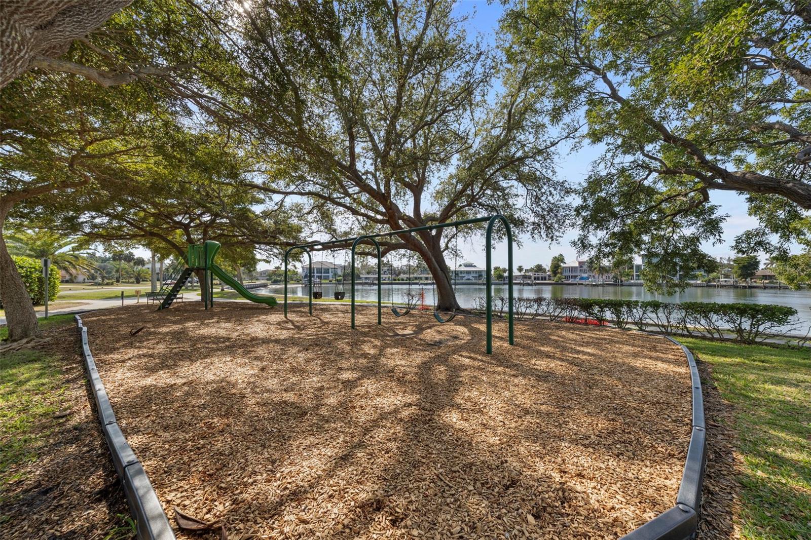 Image 43 of 54 For 839 40th Street