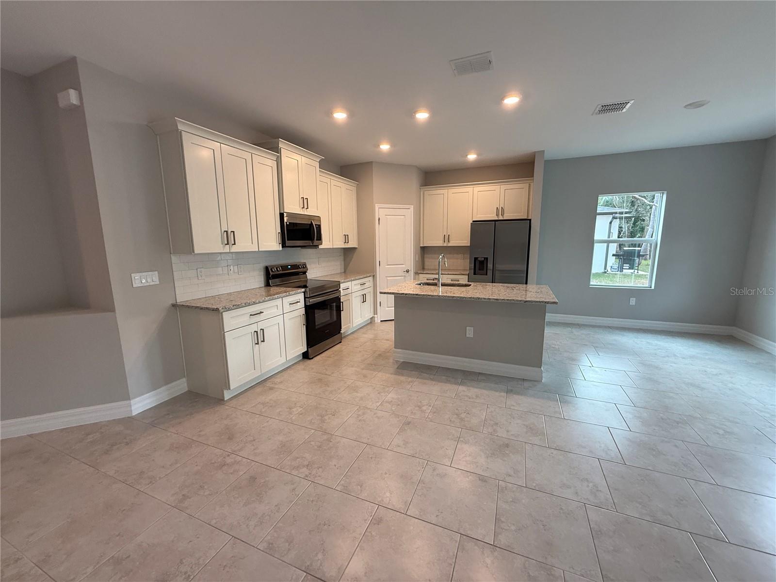 Image 4 of 26 For 1569 Kerman Street