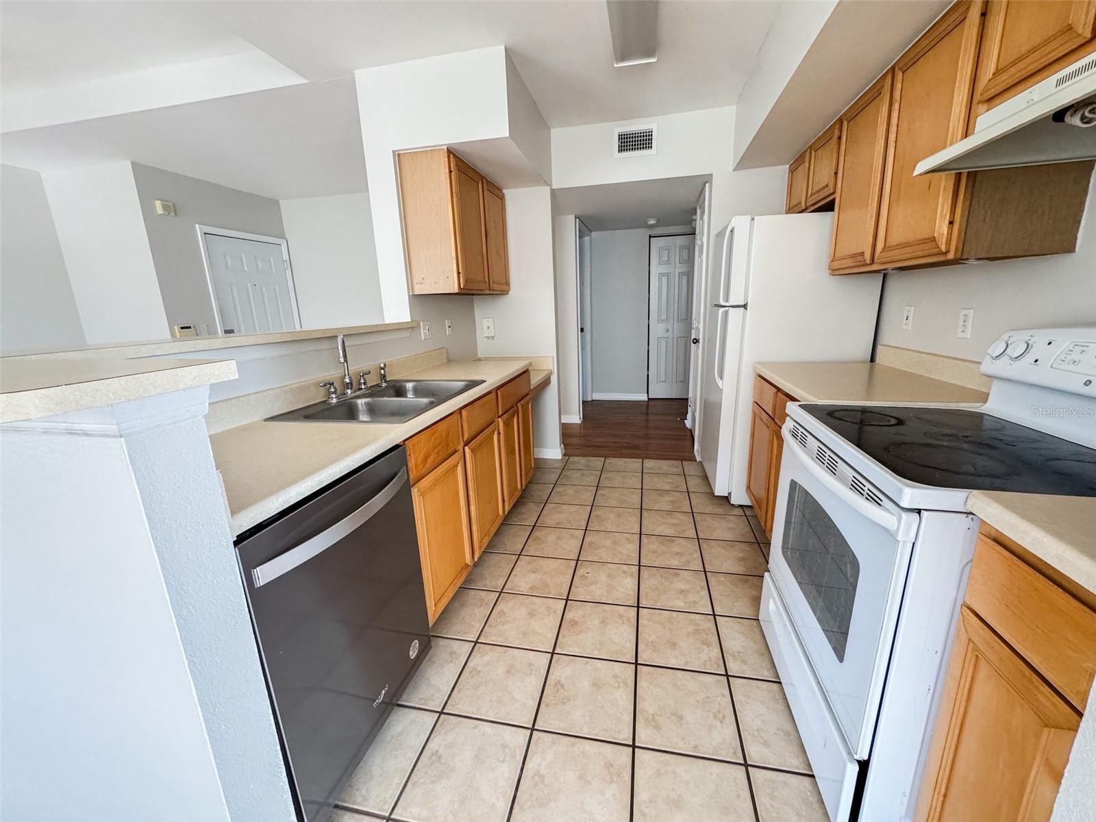 Image 7 of 19 For 1125 Villagio Circle 201