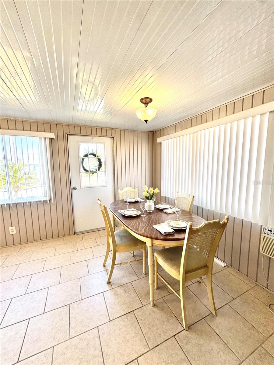 Image 2 of 38 For 340 Peace Manor