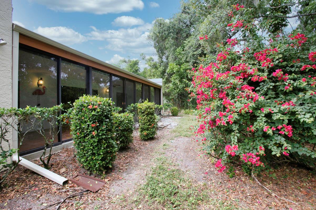 Image 31 of 45 For 106 Wild Palm Drive 106