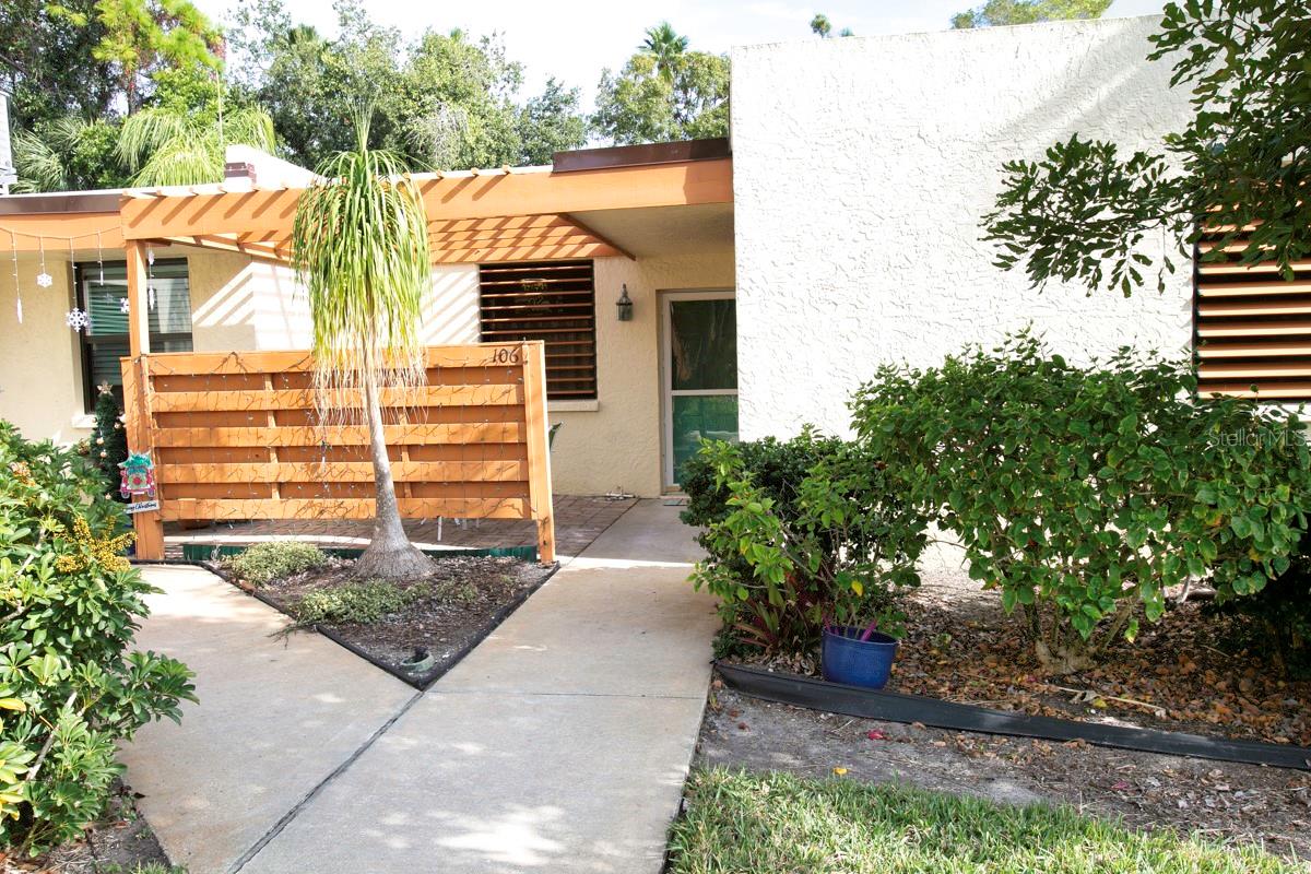 Image 32 of 45 For 106 Wild Palm Drive 106