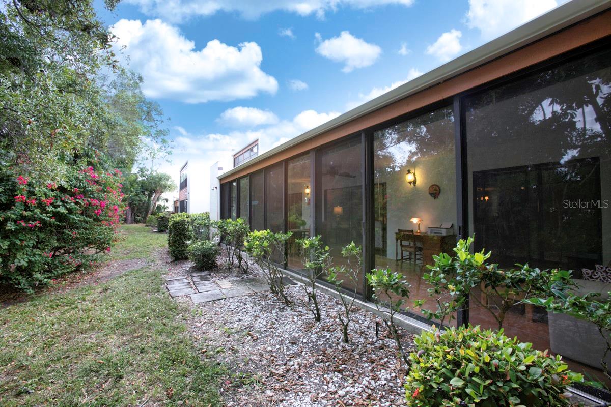 Image 36 of 45 For 106 Wild Palm Drive 106