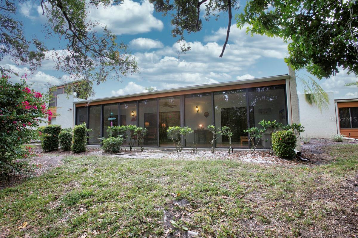 Image 37 of 45 For 106 Wild Palm Drive 106