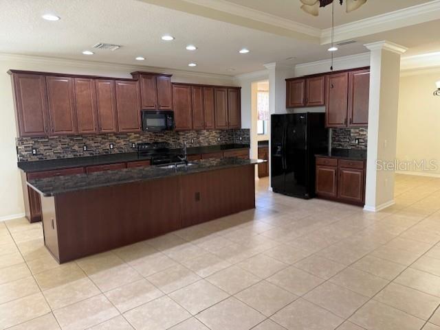 Image 8 of 26 For 7017 Island Queen Court