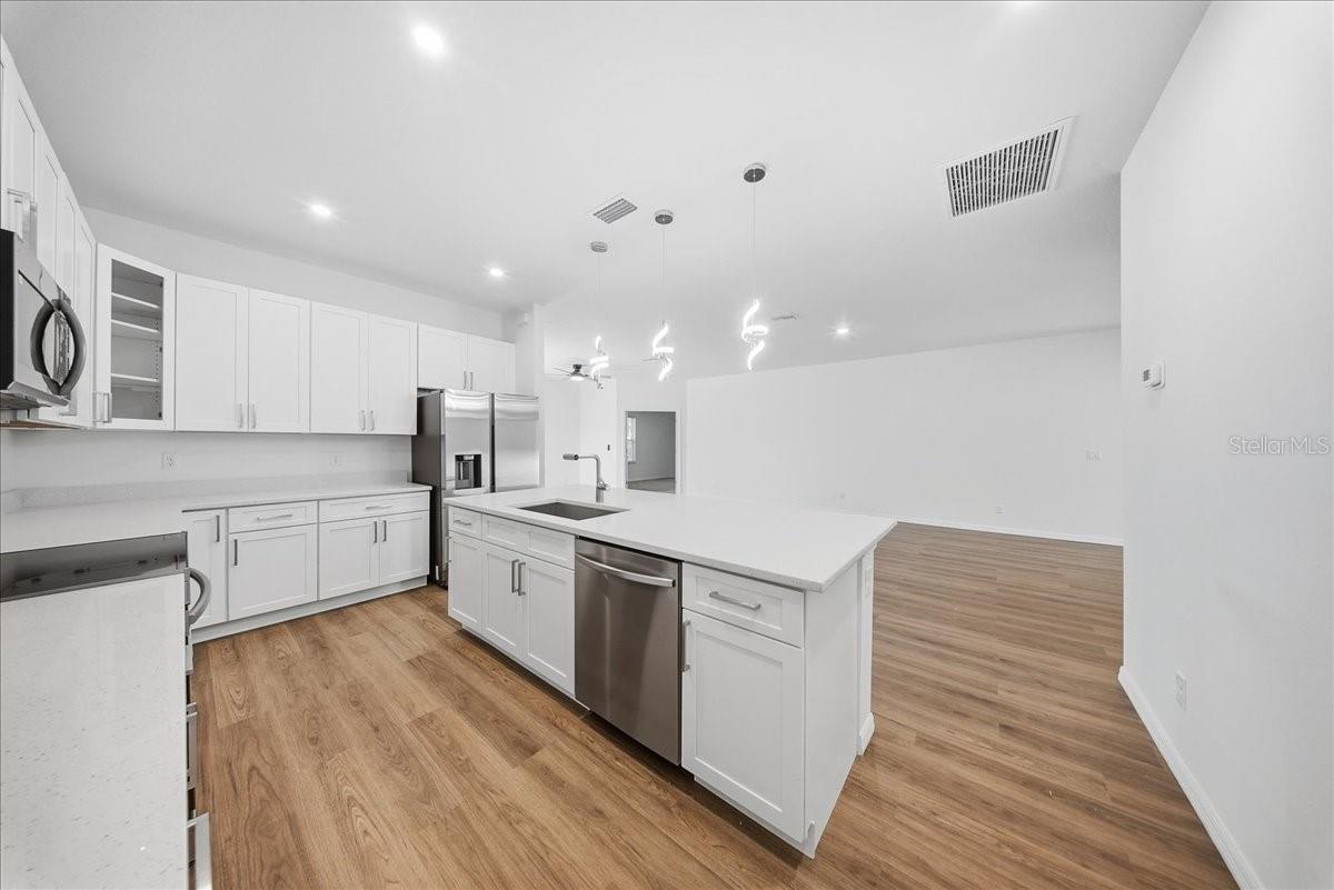 Image 6 of 37 For 4416 Worcester Avenue