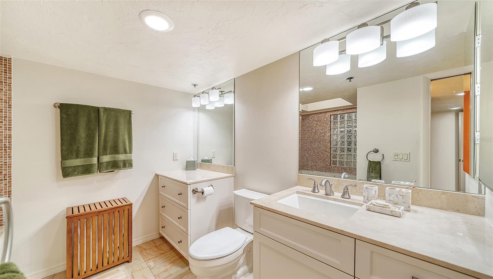 Image 23 of 60 For 988 Blvd Of The Arts  1214