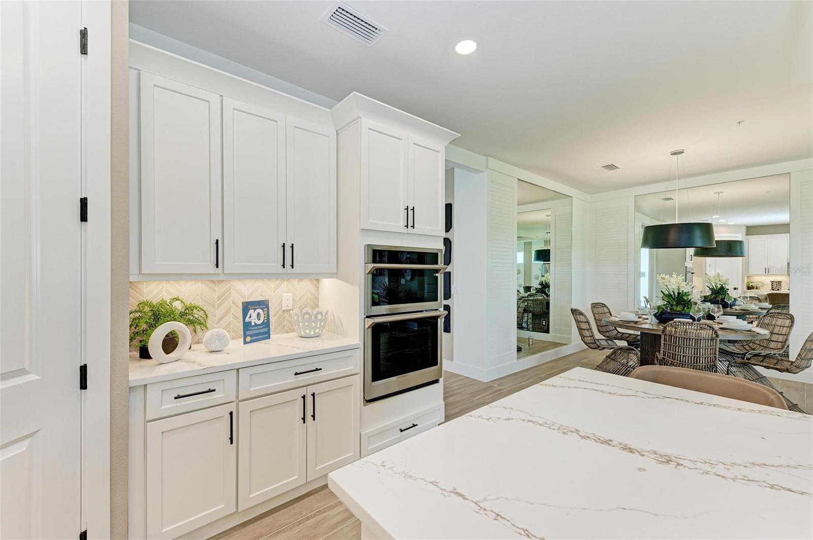 Image 10 of 31 For 10016 Rembrandt Way 101