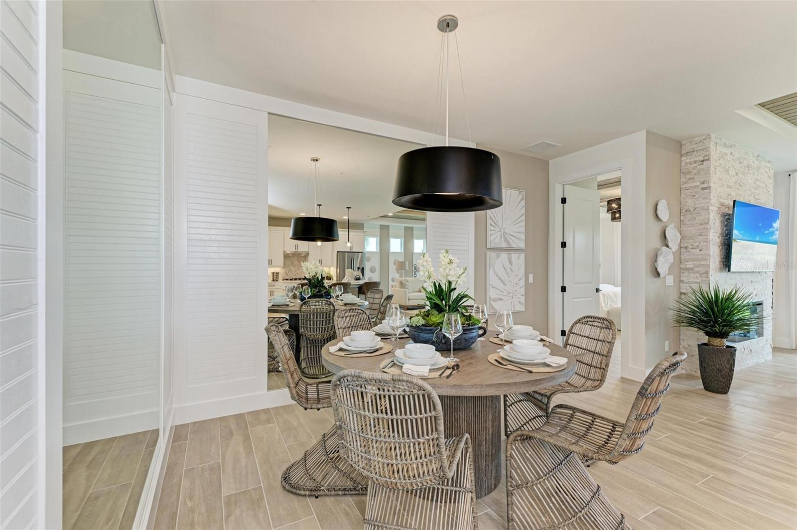 Image 11 of 31 For 10016 Rembrandt Way 101