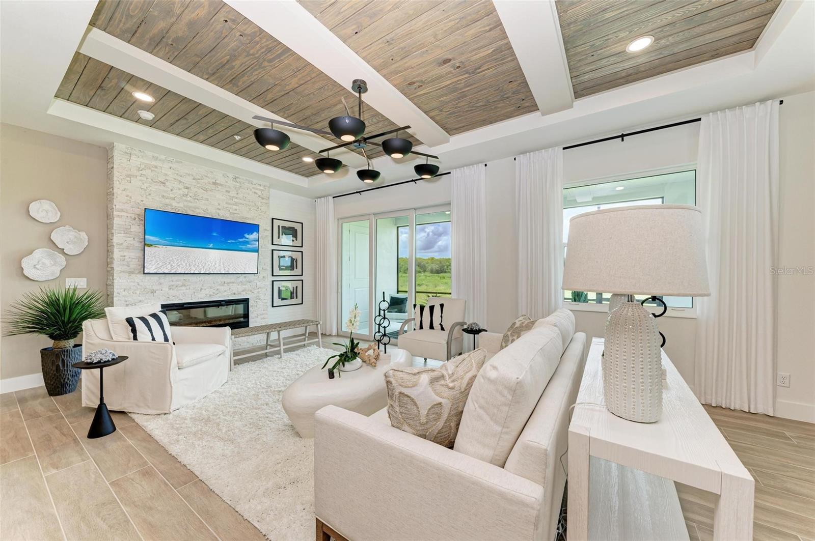 Image 15 of 31 For 10016 Rembrandt Way 101