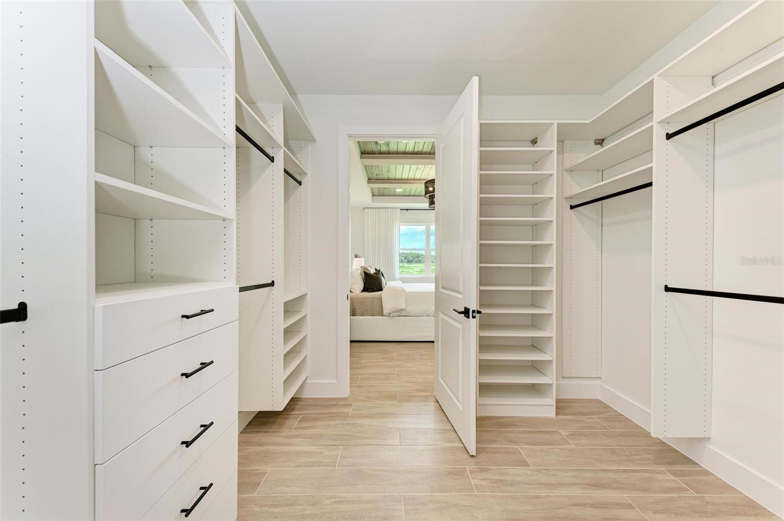 Image 20 of 31 For 10016 Rembrandt Way 101