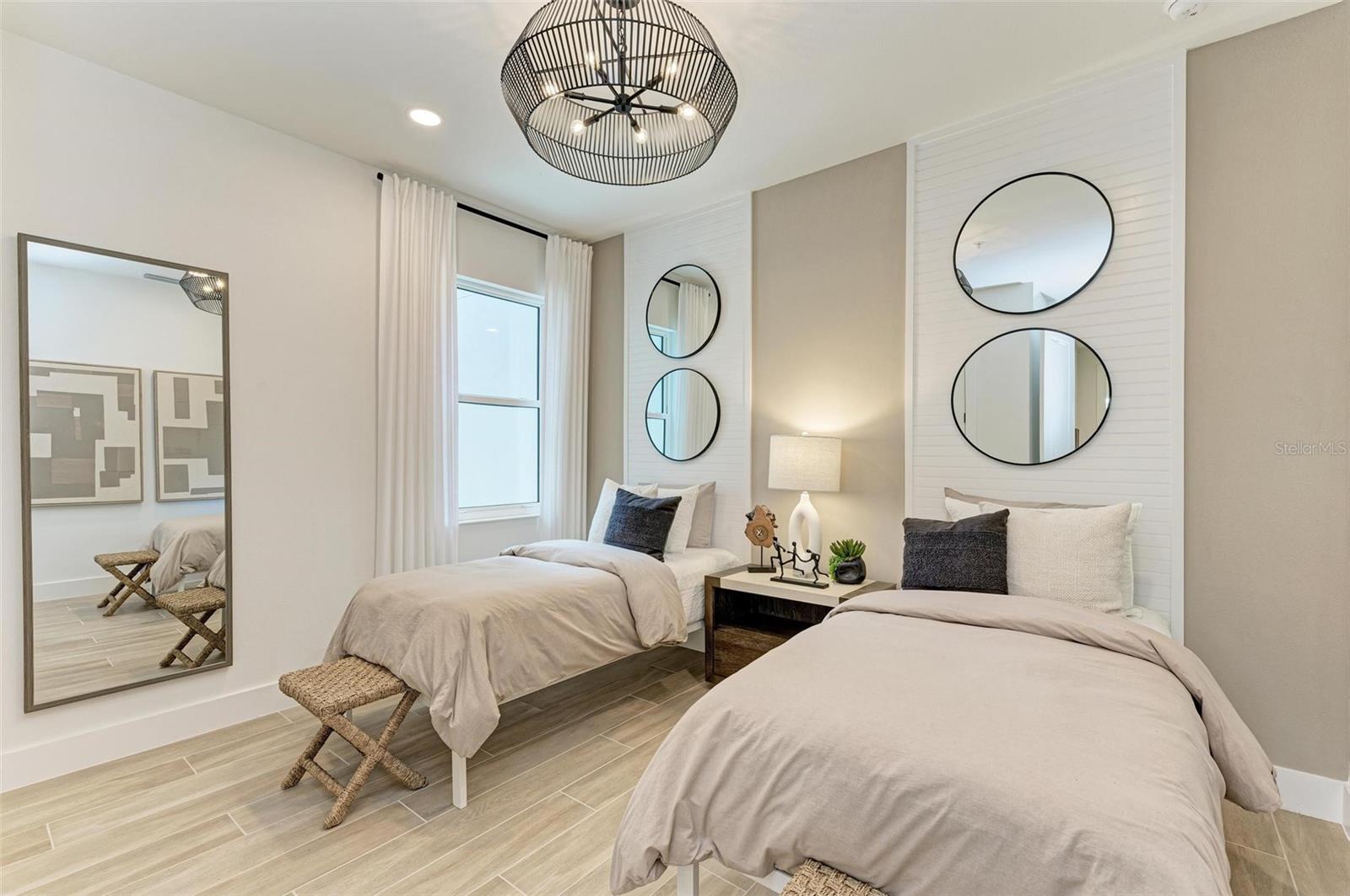 Image 25 of 31 For 10016 Rembrandt Way 101