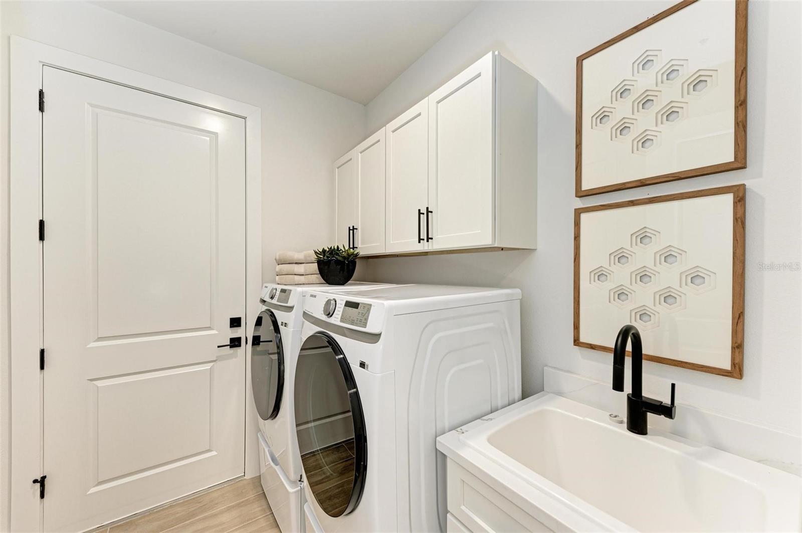 Image 27 of 31 For 10016 Rembrandt Way 101