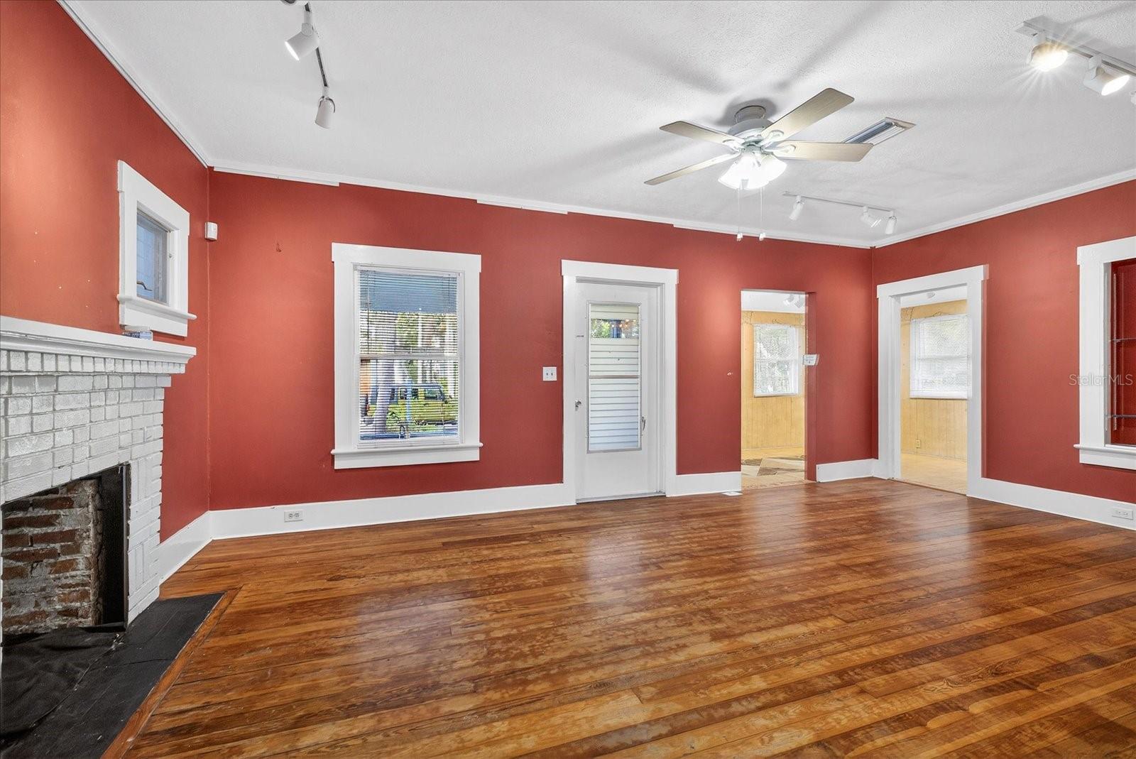 Image 10 of 45 For 1019 10th Avenue W