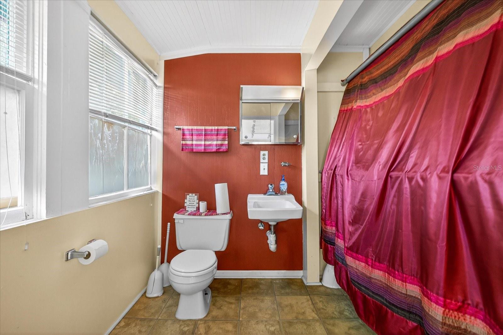 Image 12 of 45 For 1019 10th Avenue W