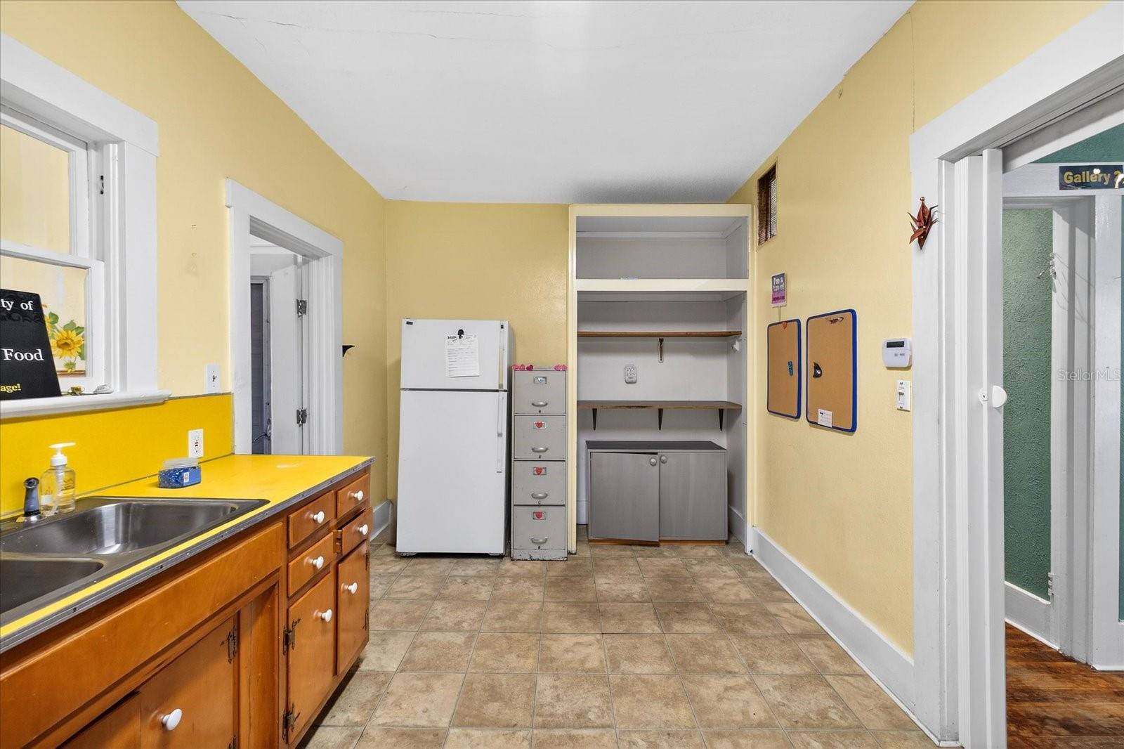 Image 16 of 45 For 1019 10th Avenue W