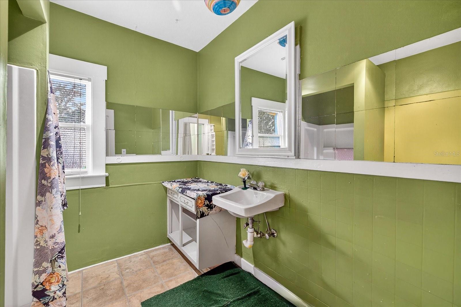 Image 20 of 45 For 1019 10th Avenue W