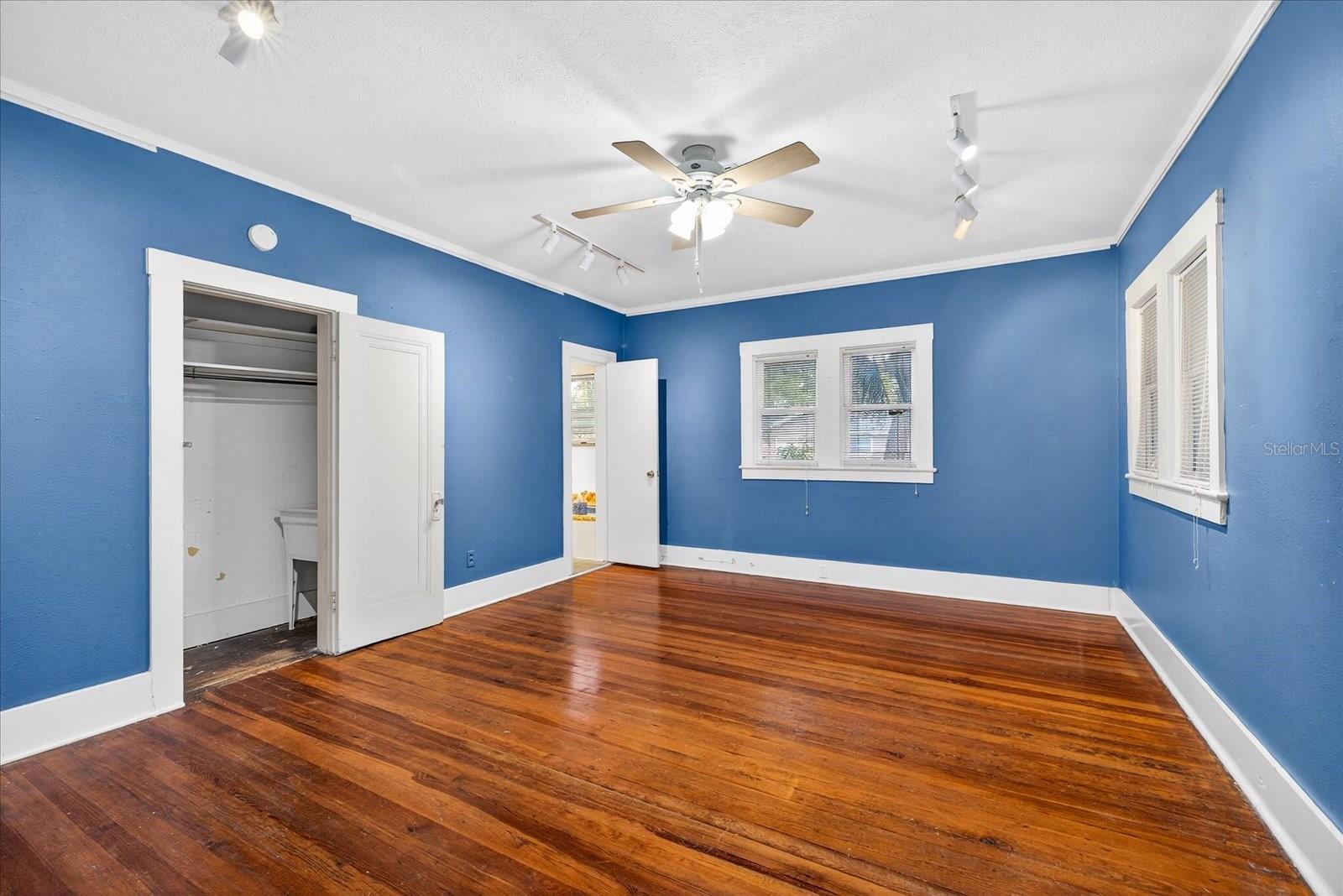 Image 25 of 45 For 1019 10th Avenue W