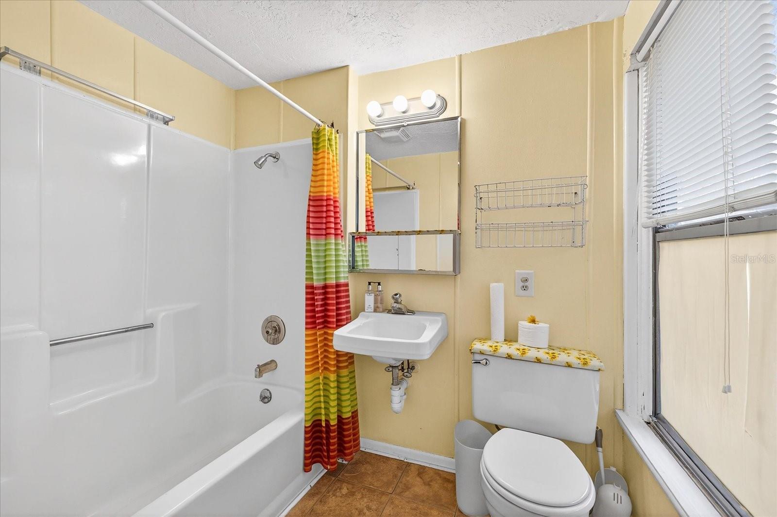 Image 27 of 45 For 1019 10th Avenue W