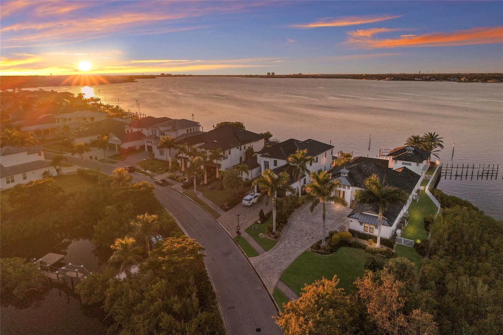 Image 5 of 78 For 700 Regatta Way