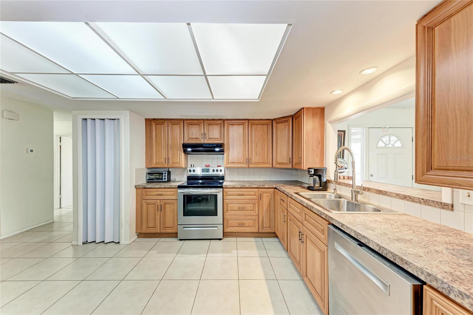 Image 11 of 40 For 3013 Yarmouth Drive W