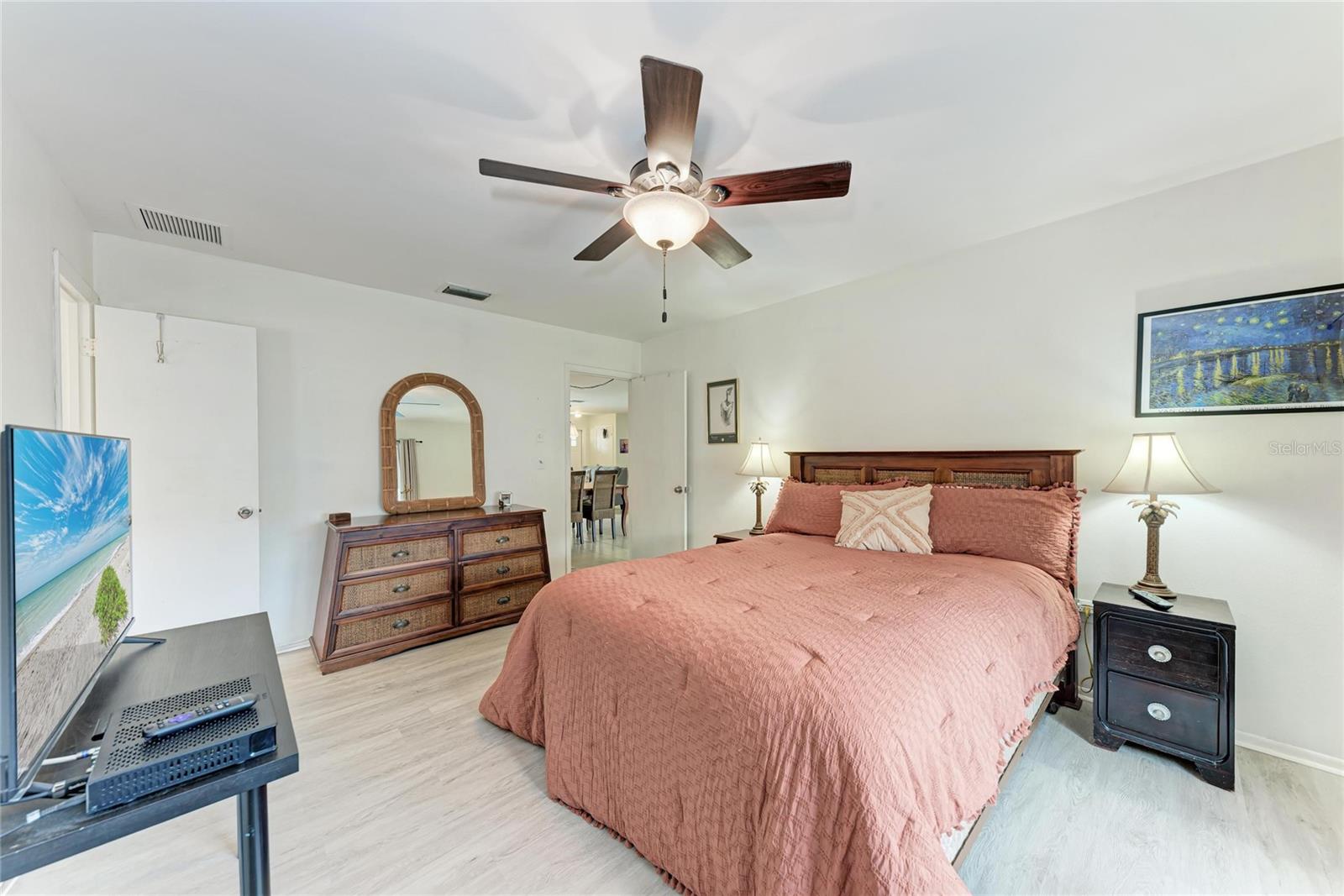 Image 17 of 40 For 3013 Yarmouth Drive W