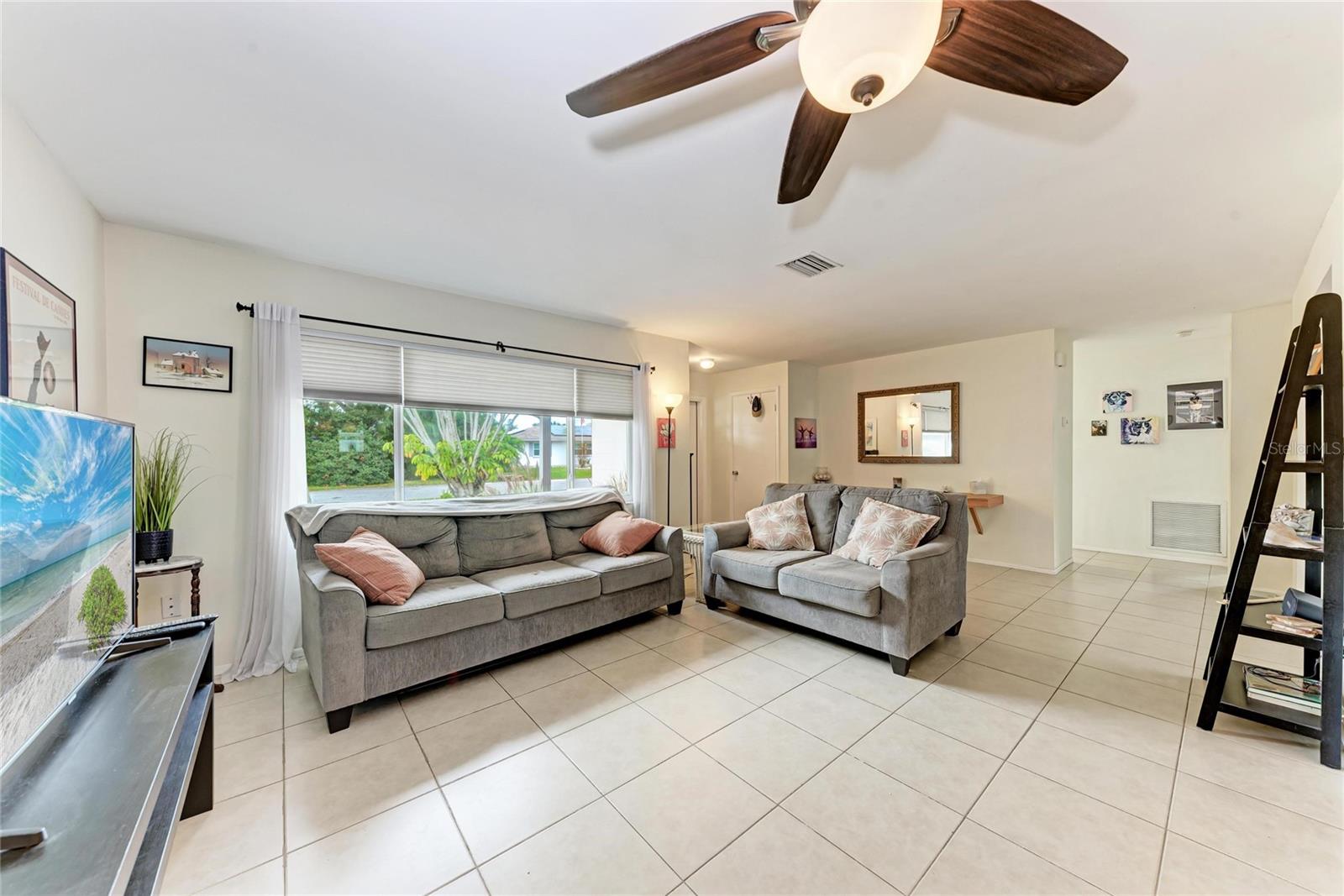 Image 7 of 40 For 3013 Yarmouth Drive W