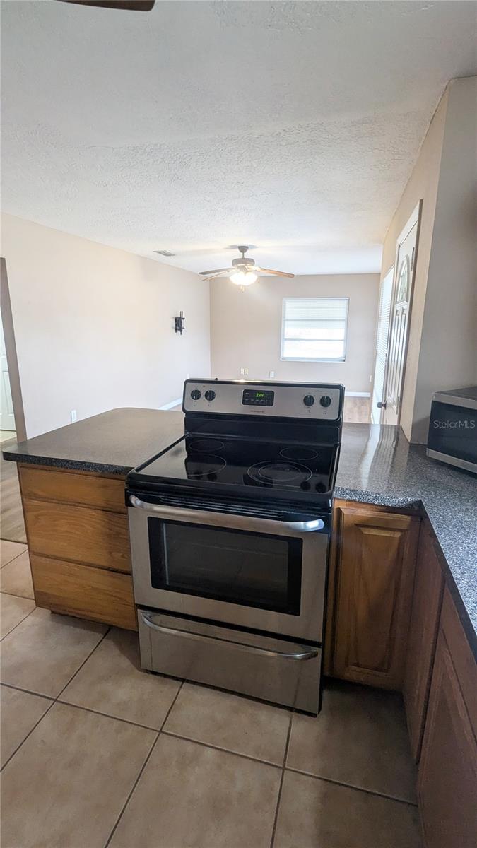 Image 5 of 17 For 4423 4th Avenue E