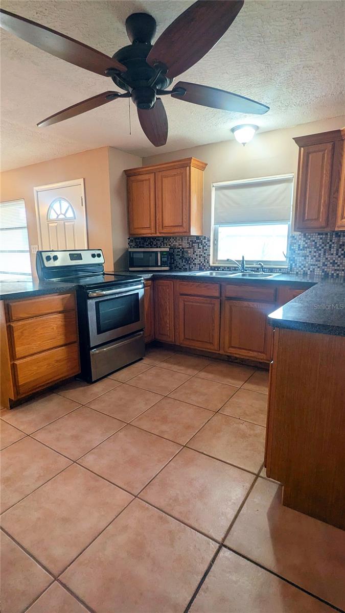 Image 9 of 17 For 4423 4th Avenue E