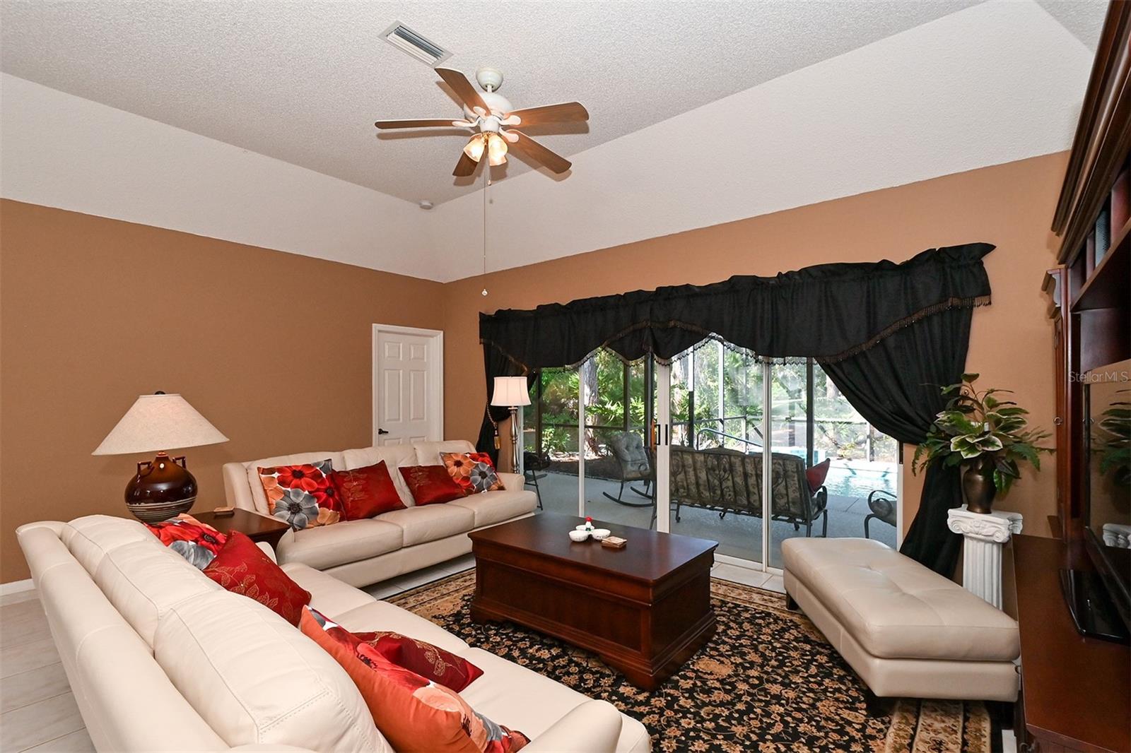 Image 10 of 53 For 3866 Surrey Court