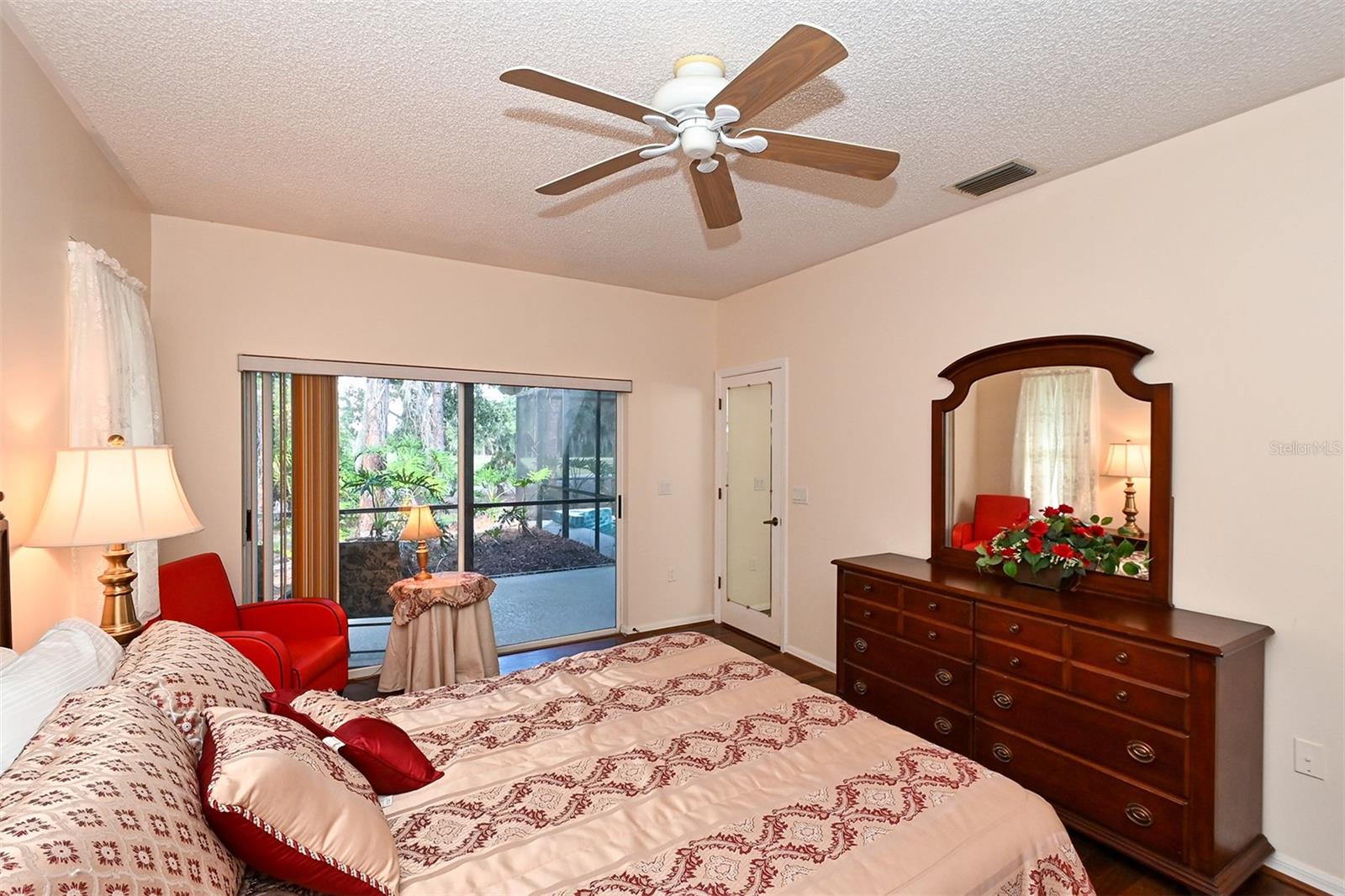 Image 27 of 53 For 3866 Surrey Court