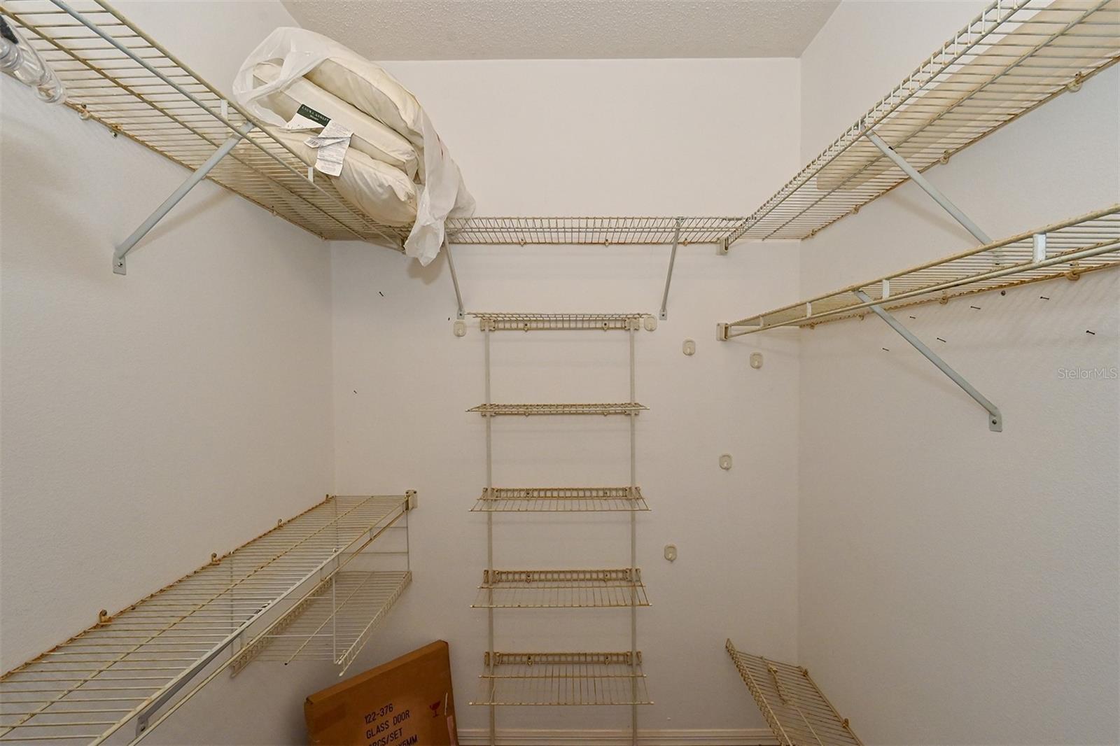 Image 31 of 53 For 3866 Surrey Court