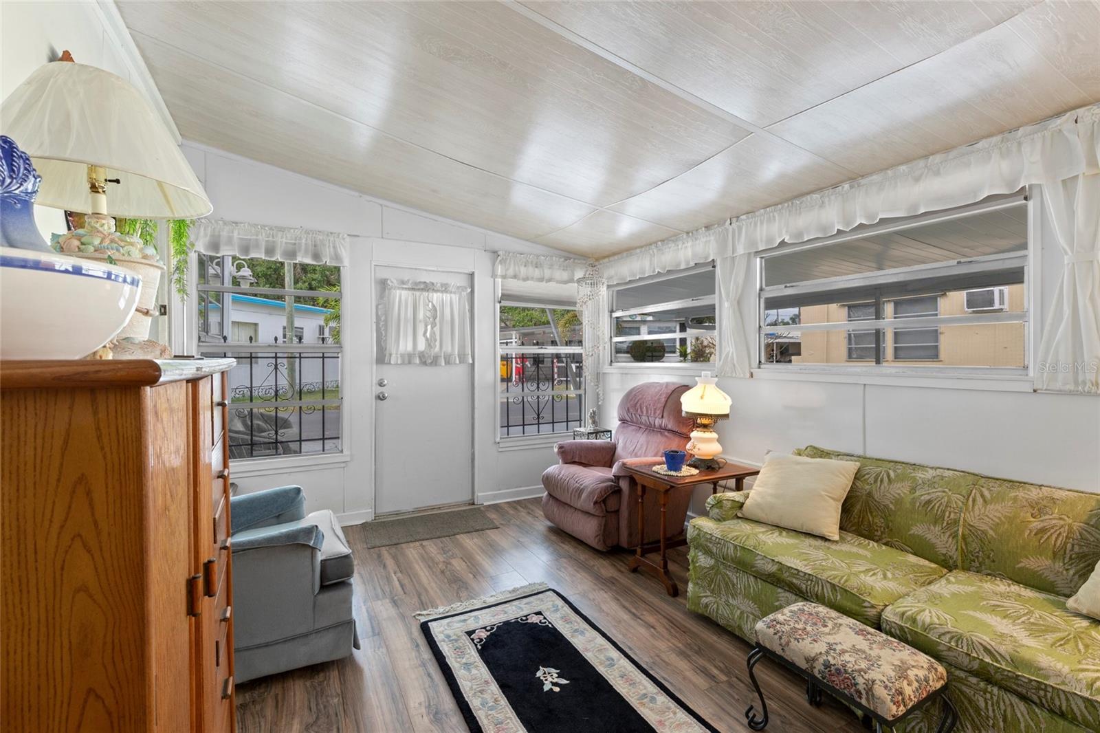 Image 6 of 20 For 4019 Oakwood