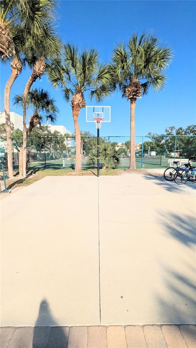 Image 34 of 49 For 6327 Midnight Pass Rd Road 999