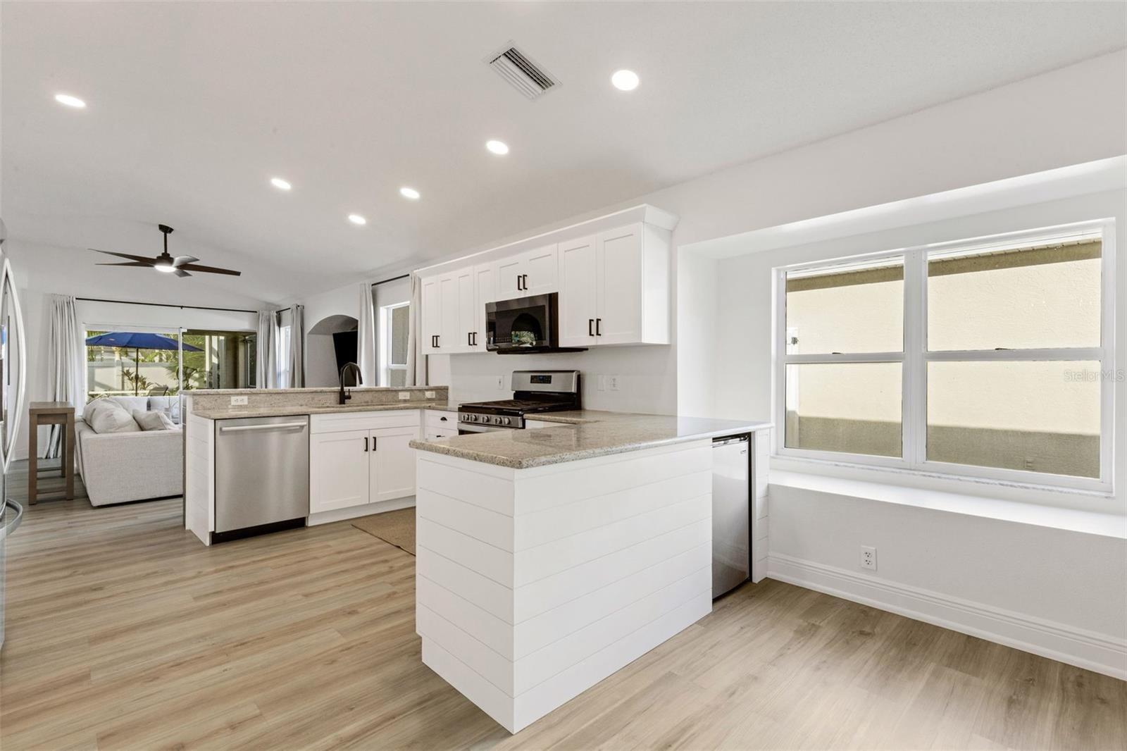 Image 11 of 47 For 6226 Blueflower Court